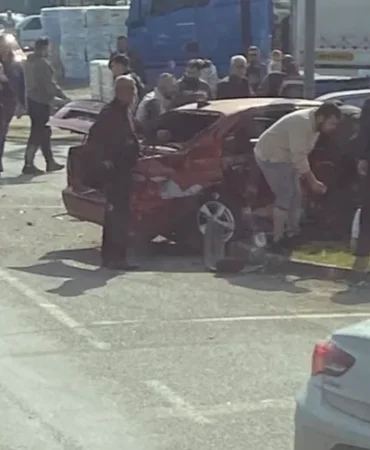 duzce-olimpiyat-kavsagi-nda-trafik-kazasi-1-yarali-1776242343-430_large
