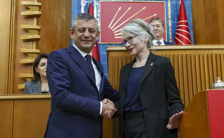 emine-ulker-tarhan-yeniden-chp-de-1774358268-225_large