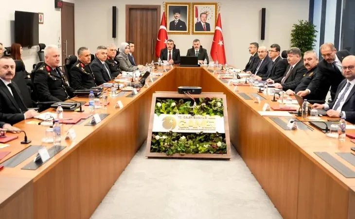 kritik-zirve-tamamlandi-okul-guvenligine-cok-yonlu-eylem-plani-1776330594-774_large